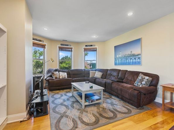 697 East 6th 3, Boston MA 02127