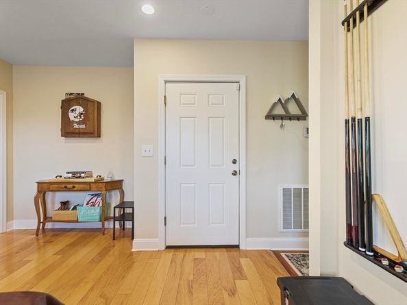 697 East 6th 3, Boston MA 02127