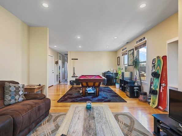 697 East 6th 3, Boston MA 02127