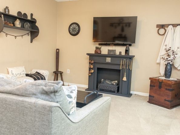 245-R Laurel St, East Bridgewater MA 02333