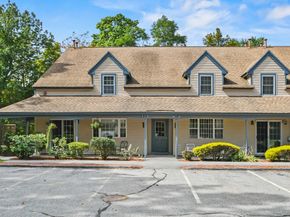 33 Kennedy Dr 33, Chelmsford MA 01863