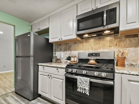 33 Kennedy Dr 33, Chelmsford MA 01863