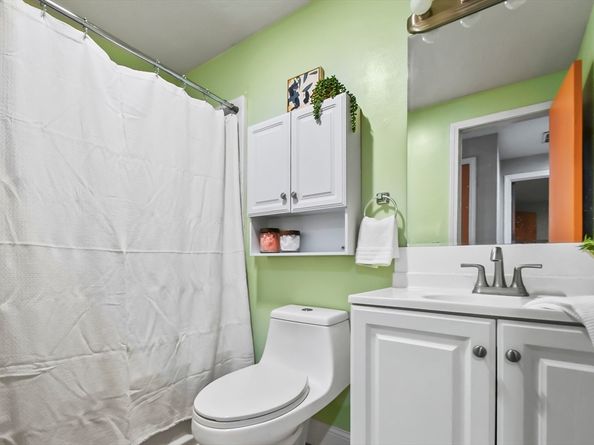 33 Kennedy Dr 33, Chelmsford MA 01863