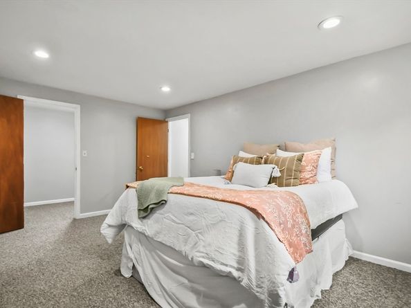 33 Kennedy Dr 33, Chelmsford MA 01863