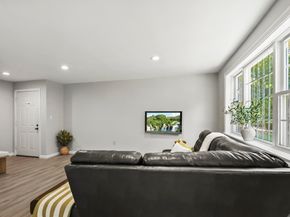 33 Kennedy Dr 33, Chelmsford MA 01863