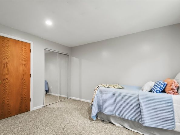 33 Kennedy Dr 33, Chelmsford MA 01863