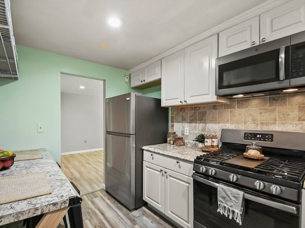33 Kennedy Dr 33, Chelmsford MA 01863