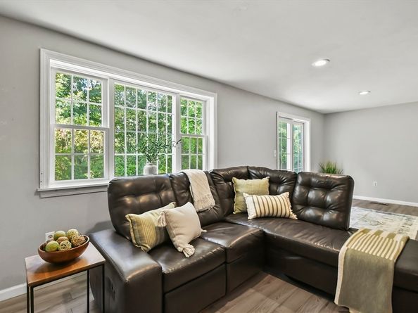 33 Kennedy Dr 33, Chelmsford MA 01863
