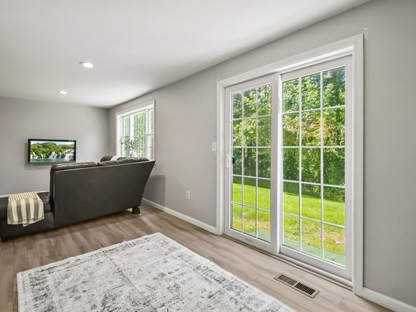 33 Kennedy Dr 33, Chelmsford MA 01863