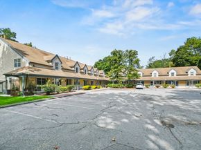 33 Kennedy Dr 33, Chelmsford MA 01863