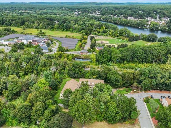 33 Kennedy Dr 33, Chelmsford MA 01863