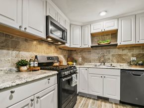 33 Kennedy Dr 33, Chelmsford MA 01863