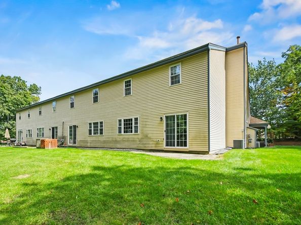 33 Kennedy Dr 33, Chelmsford MA 01863