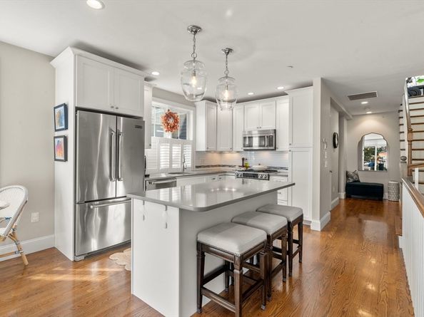 788 E 4th St 3, Boston MA 02127