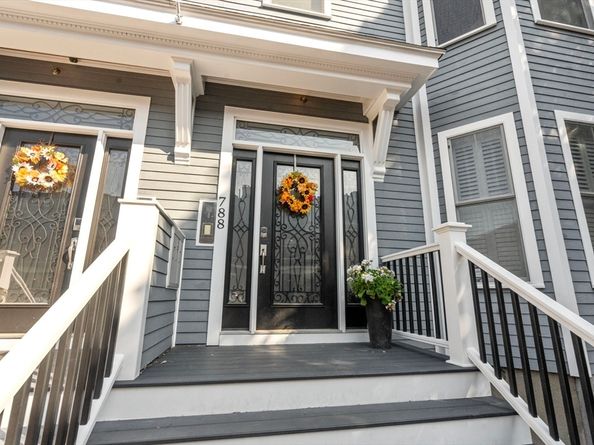 788 E 4th St 3, Boston MA 02127