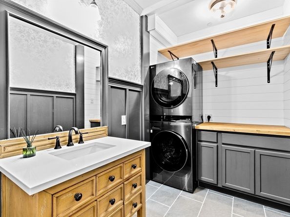 38 Russell St 4, Plymouth MA 02360