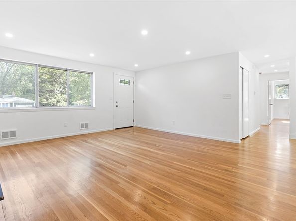 32 Lyman Rd, Framingham MA 01701