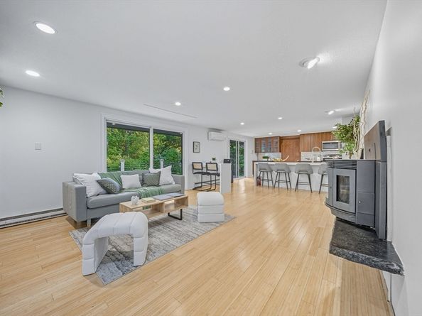 7 Timberhill Ln, Lynnfield MA 01940