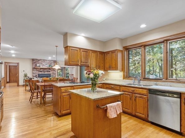 35 Bonny Lane, North Andover MA 01845