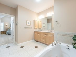 20 Braeburn Ln 20, Ashland MA 01721