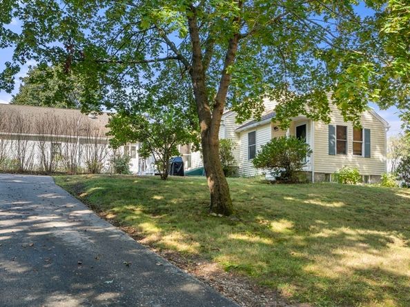 37 Elizabeth St, Uxbridge MA 01569