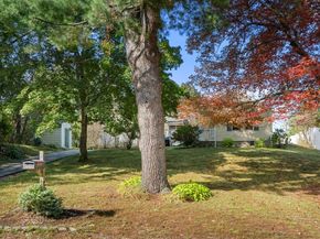 37 Elizabeth St, Uxbridge MA 01569