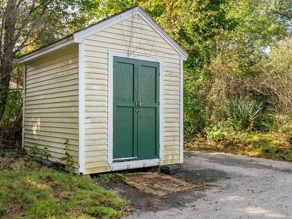 37 Elizabeth St, Uxbridge MA 01569