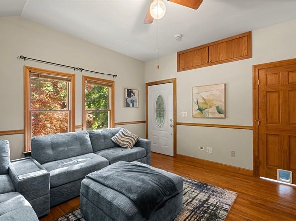 37 Elizabeth St, Uxbridge MA 01569