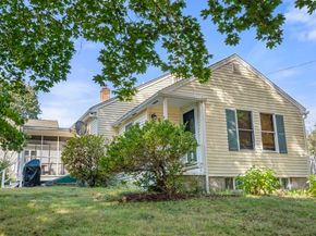 37 Elizabeth St, Uxbridge MA 01569
