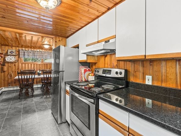 233 Lakeshore Dr, Wayland MA 01778