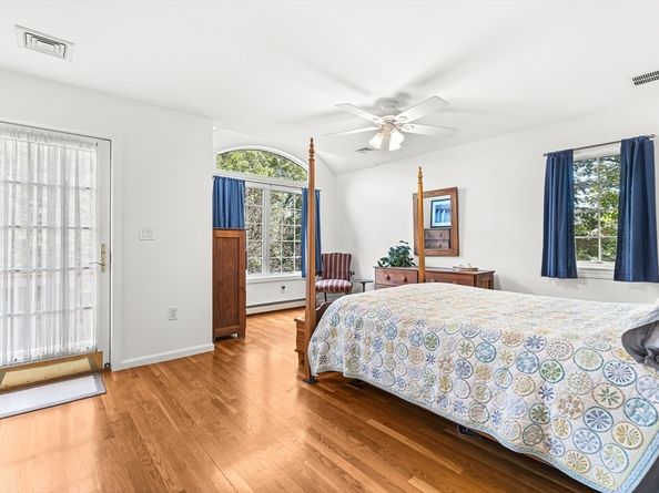 233 Lakeshore Dr, Wayland MA 01778