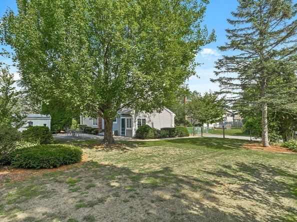 233 Lakeshore Dr, Wayland MA 01778
