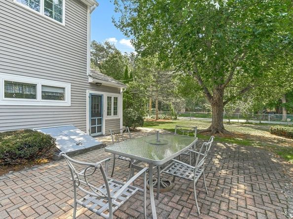 233 Lakeshore Dr, Wayland MA 01778