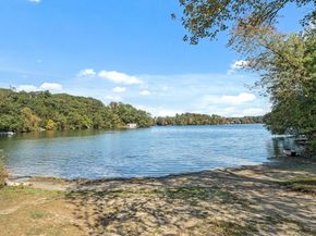 233 Lakeshore Dr, Wayland MA 01778