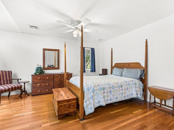 233 Lakeshore Dr, Wayland MA 01778