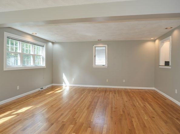 2 Cutting Ln, Burlington MA 01803