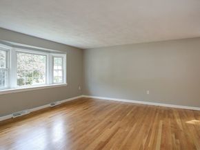 2 Cutting Ln, Burlington MA 01803