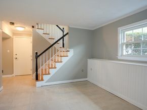 2 Cutting Ln, Burlington MA 01803