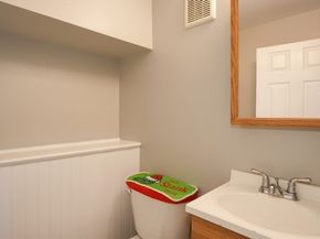 2 Cutting Ln, Burlington MA 01803