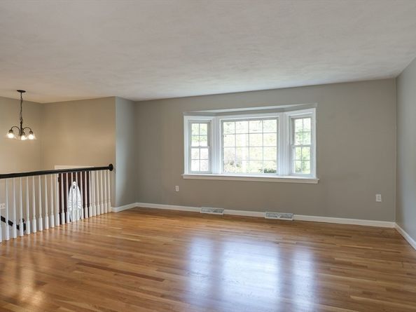 2 Cutting Ln, Burlington MA 01803