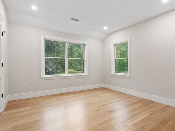 15 Peachtree Road, Lexington MA 02420