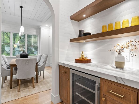 15 Peachtree Road, Lexington MA 02420