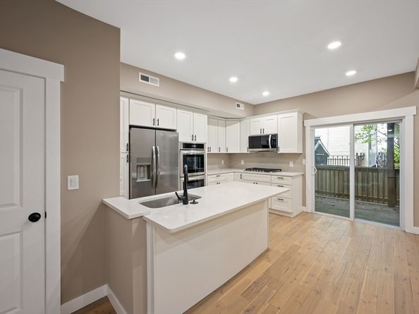 5 Monmouth St, Boston MA 02128