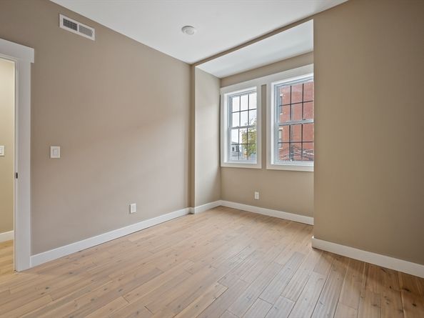 5 Monmouth St, Boston MA 02128