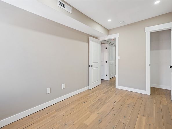 5 Monmouth St, Boston MA 02128