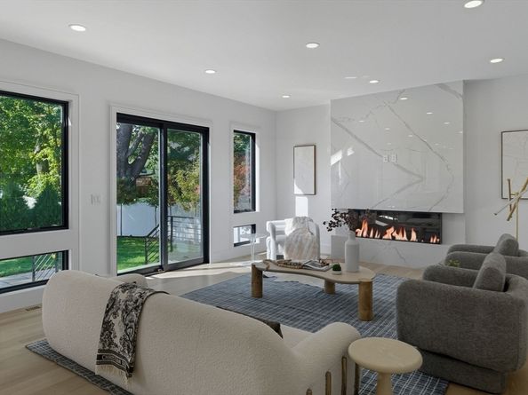 853 Dedham St, Newton MA 02459
