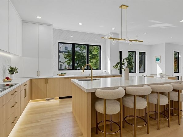 853 Dedham St, Newton MA 02459