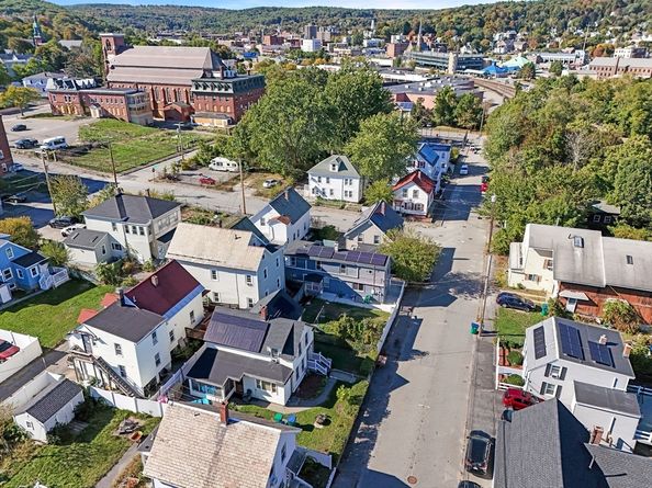 25 Railroad St, Fitchburg MA 01420
