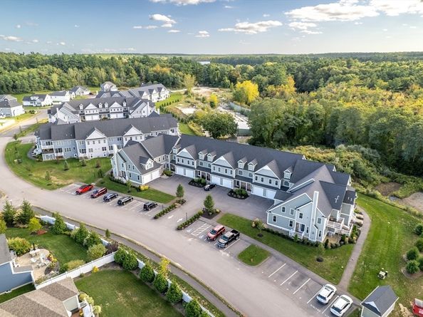 70 Lebaron Blvd 10, Lakeville MA 02347