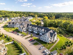 70 Lebaron Blvd 10, Lakeville MA 02347